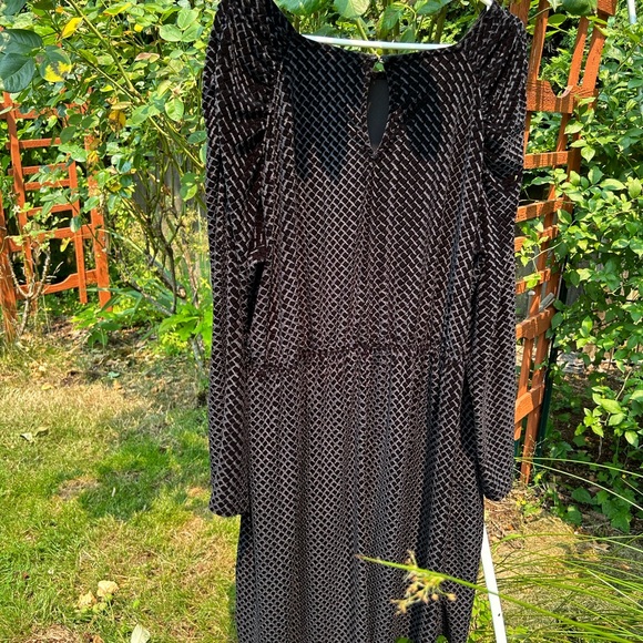 Apt.9 plus velvety dress elastic waist plus Sz 2X  polyester/spandex textured. - Picture 6 of 6